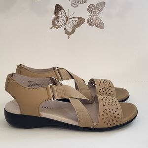 David Tate Alma Natural, Tan/beige Sandals, Size 6.5 M. New With Box.
